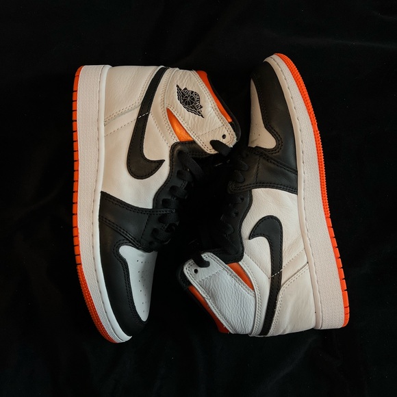 Jordan 1 Retro High - Electro Orange - Picture 3 of 4